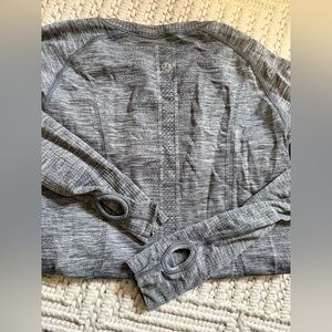 Women’s Gray Lululemon Top